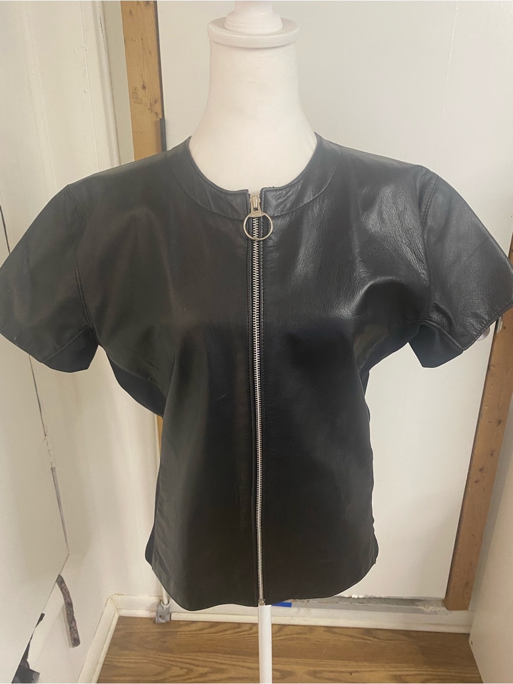 Women's Black Short-Sleeve Leather Zip-Front Jacket